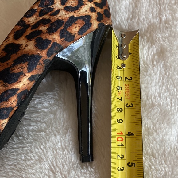 NEW BAMBOO Satin Leopard Print Platform Pumps Size 7 1/2 - Picture 11 of 15